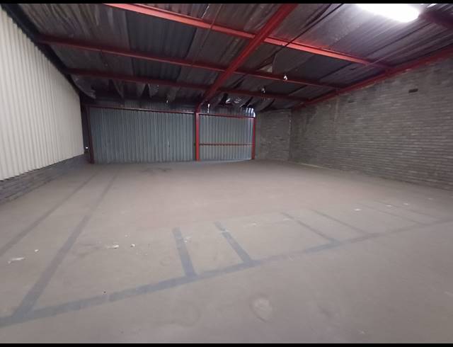 4,583M² SHOWROOM TO LET IN KYA SANDS
